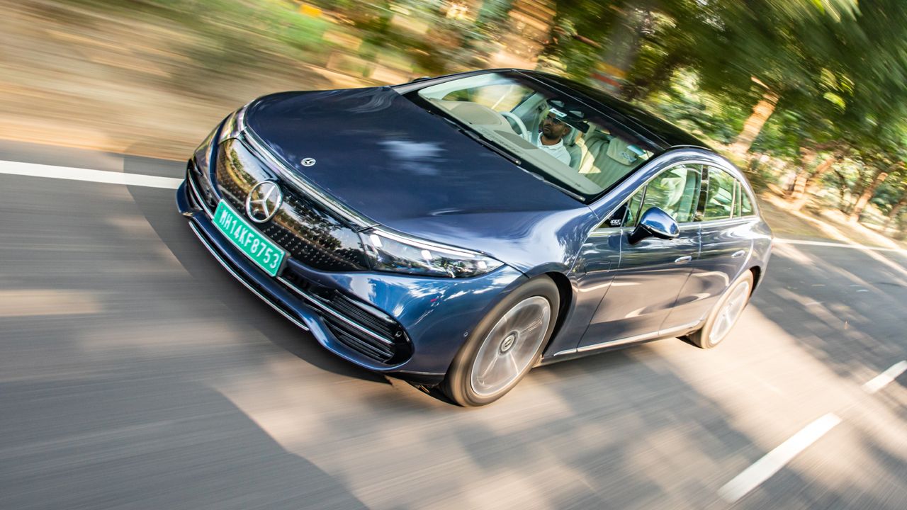 ₹1.30 Cr Luxury Electric Sedan...