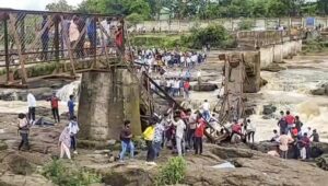 Pune Bridge Accident at Kund Mall, 6 Feared Dead & over 32 Injuried! See Photo’s