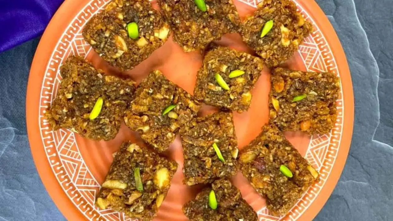 Healthy Coconut Jaggery Barfi Sc