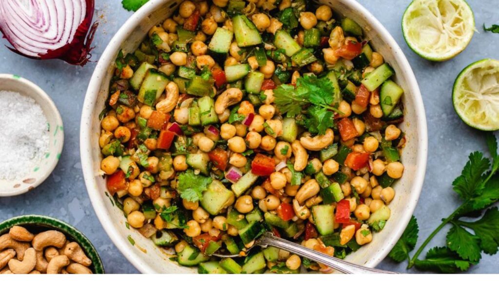 हाई-प्रोटीन चना पनीर सलाद: वजन घटाने और हड्डियों को मजबूत बनाने का आसान नुस्खा