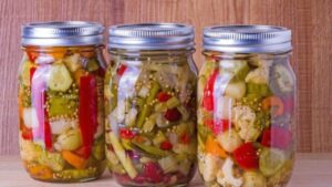 मिक्स वेजिटेबल अचार रेसिपी: गाजर, गोभी और मिर्च का चटपटा स्वाद