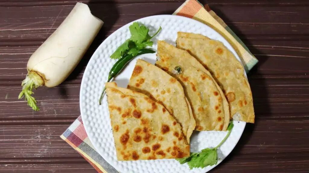 Radish Paranthas : बनाने की आसान रेसिपी: फटेंगे नहीं, बनेंगे फूला-फूला और क्रिस्पी