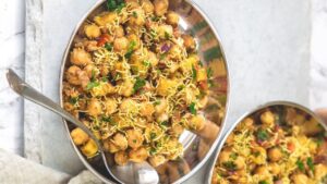 पैक्ड नाश्ता: Spicy boiled chickpea chaat