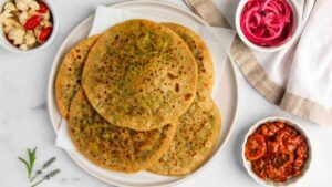 Spinach-Cheese Paranthas : ट्राई करें पालक-पनीर पराठे, आयरन और प्रोटीन से भरपूर यह रेसिपी है ब्रेकफास्ट के लिए परफेक्ट!