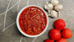 Tangy Tomato-Garlic Chutney Recipe: A Flavor Bomb in 10 Minutes!