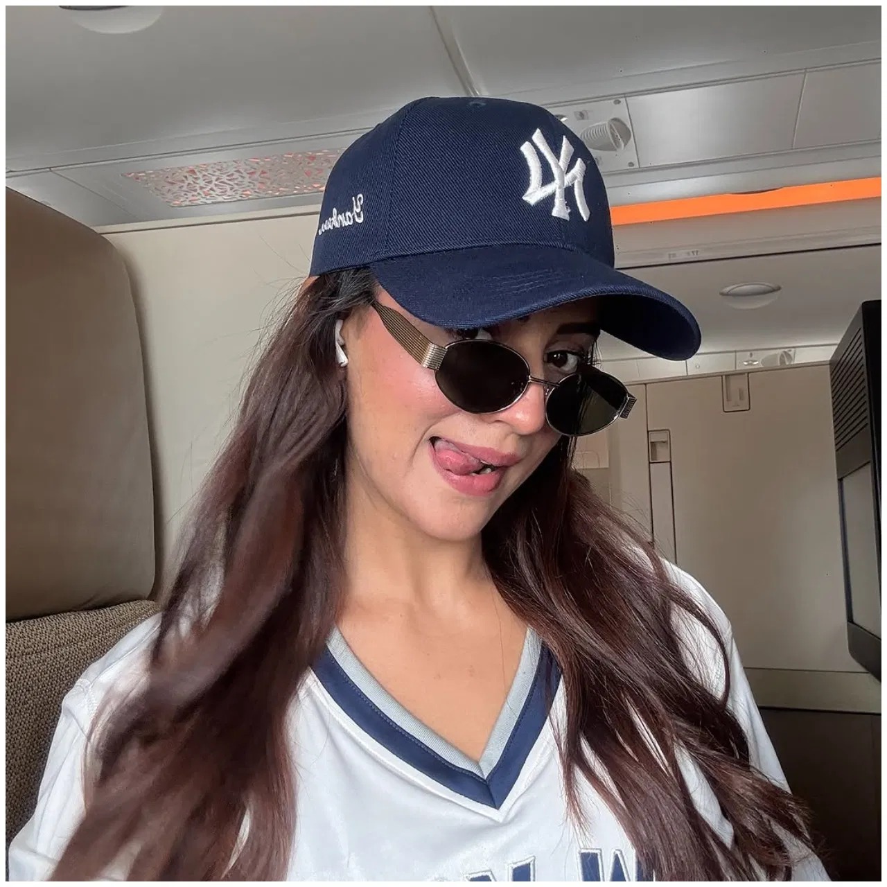 Akshara Singh Hot Look Sets...