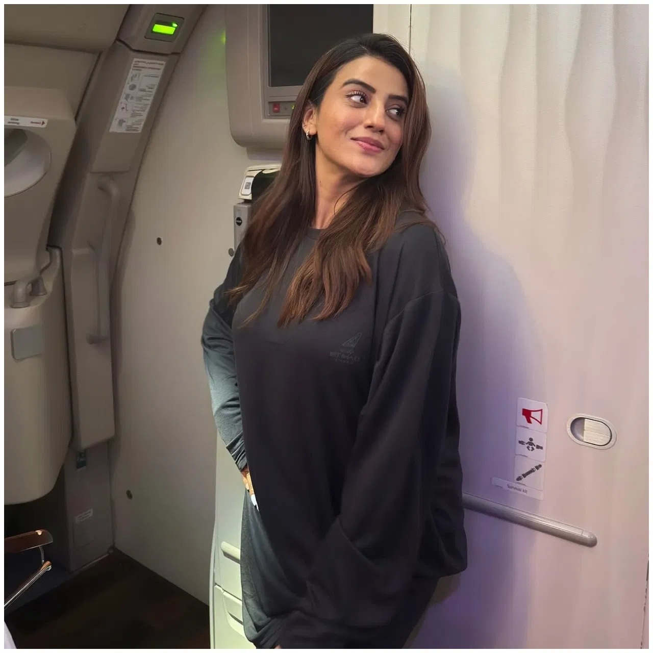 Akshara Singh Hot Look Sets...