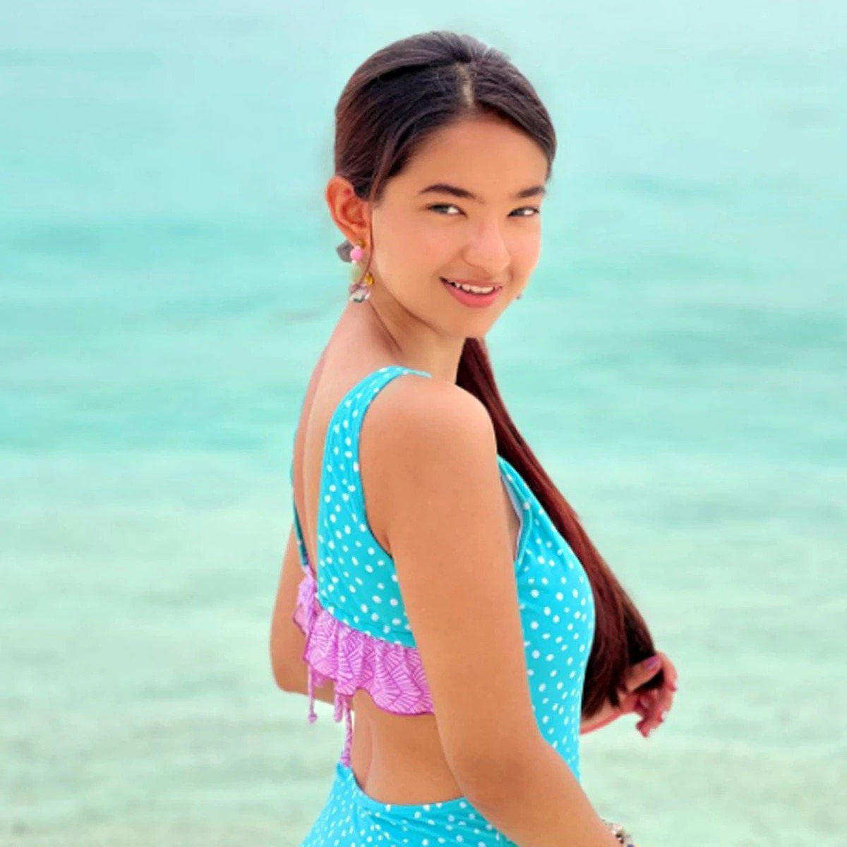 Anushka Sen Hottest Beach Looks...