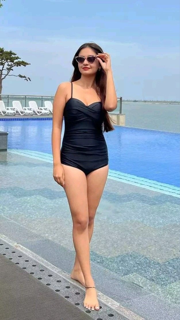 Anushka Sen Hottest Beach Looks...