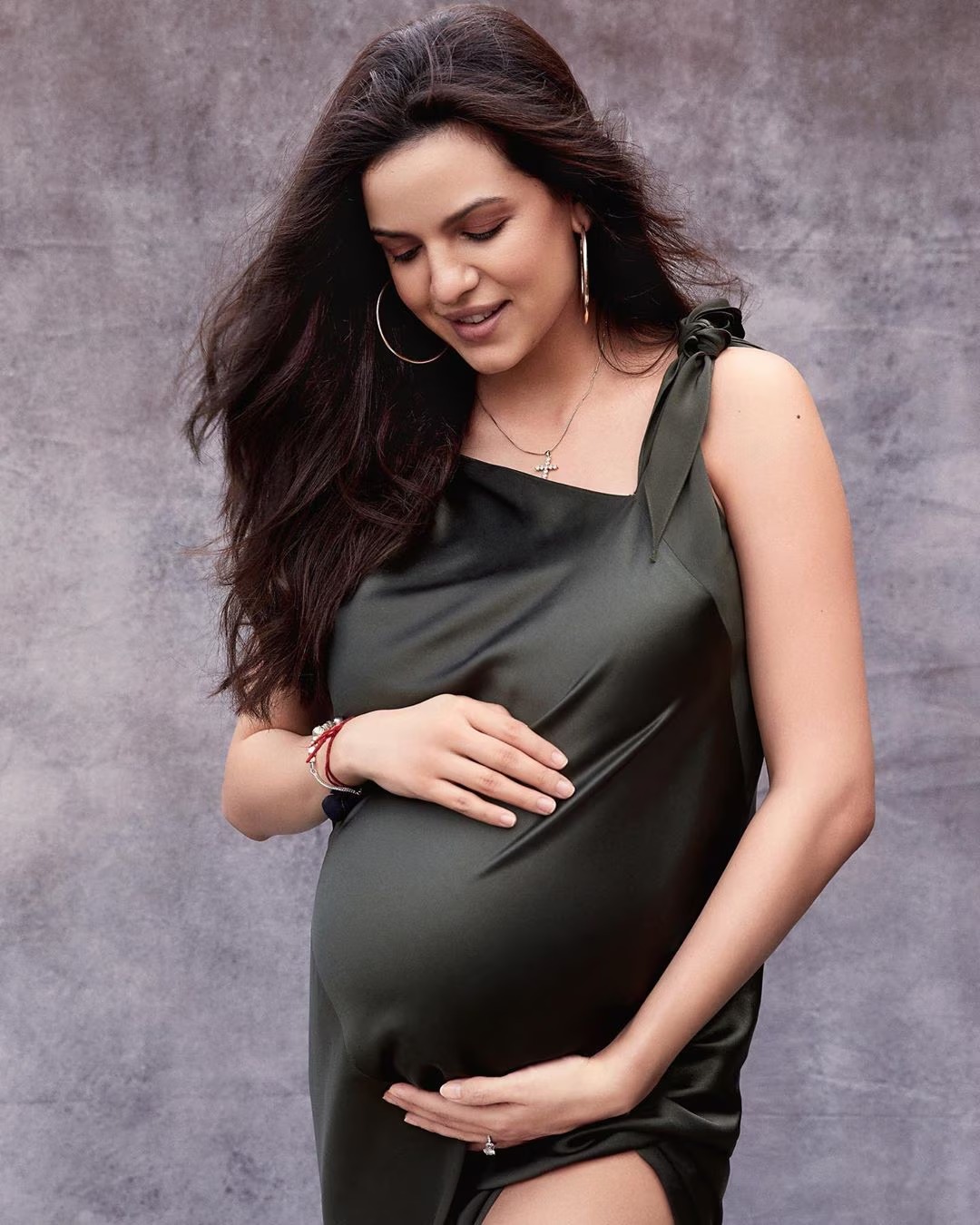 Stars Who Married While Pregnant...