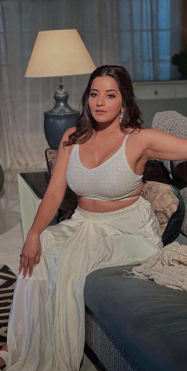 Must-See Bhojpuri Actress Monalisa’s Latest...