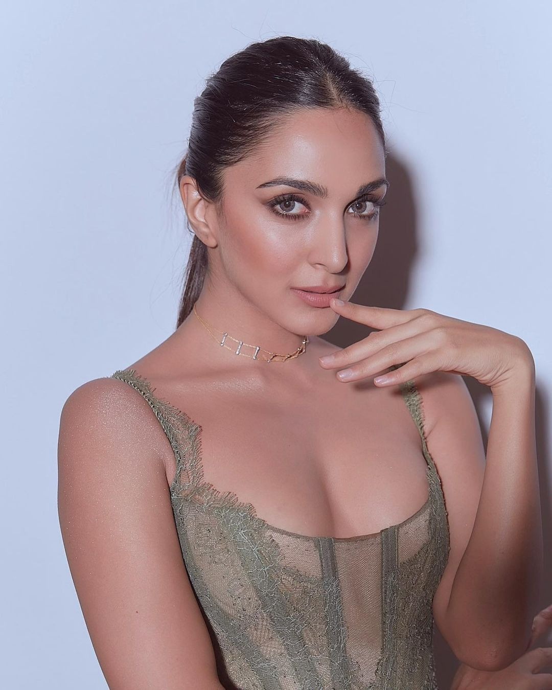 Kiara Advani Bold & Action-Packed...
