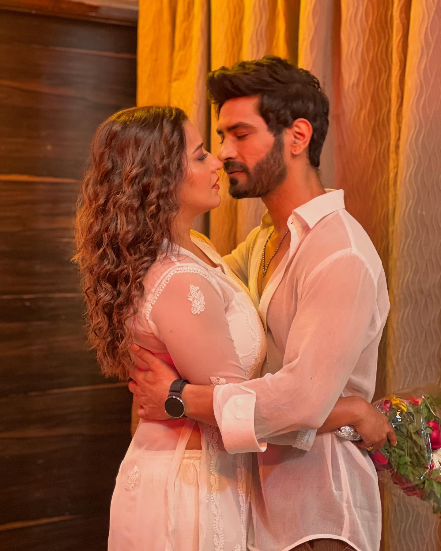 Monalisa Romantic Avatar with Ankit...