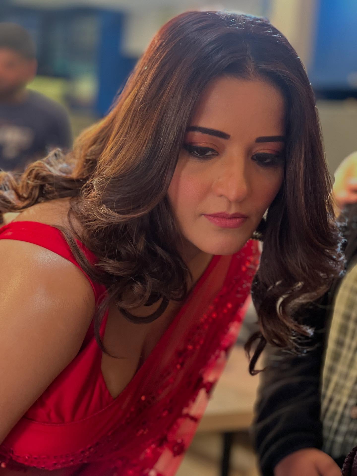 Monalisa Flaunts Curves in Red...