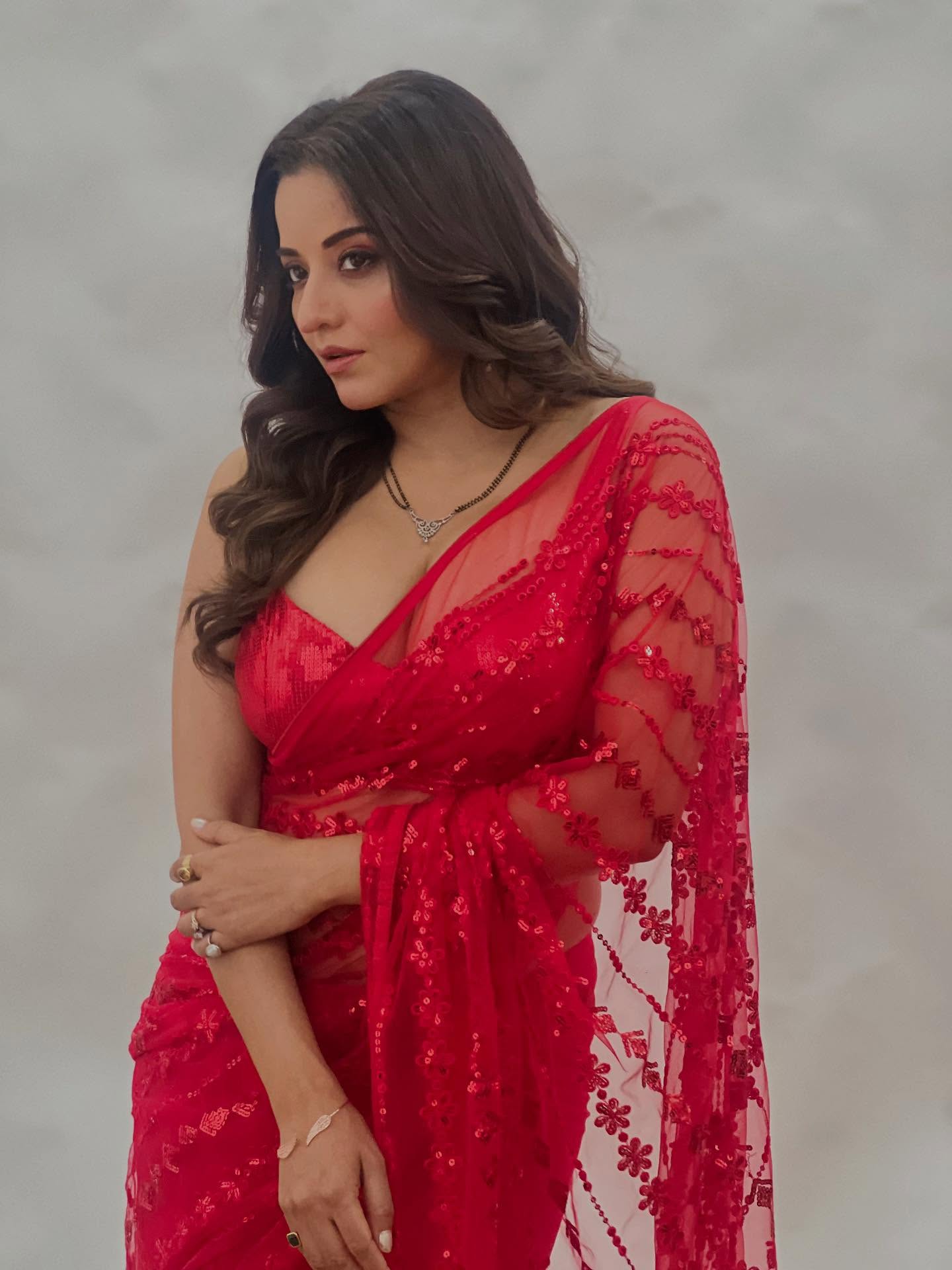 Monalisa Flaunts Curves in Red...