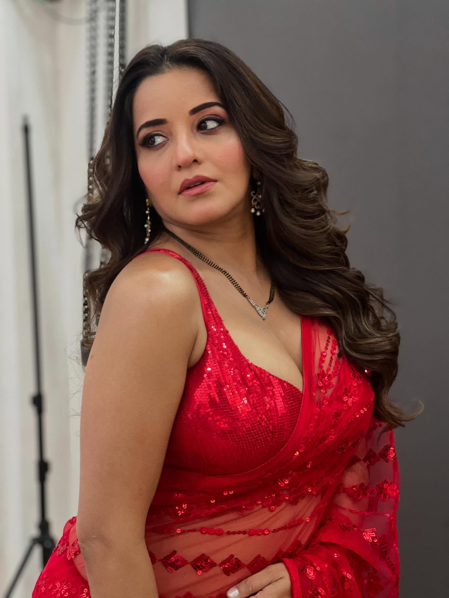 Monalisa Flaunts Curves in Red...