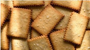 आटे के बिस्किट रेसिपी: चाय के साथ हेल्दी और क्रंची स्नैक्स