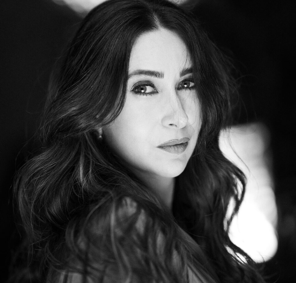 Karisma Kapoor Untold Story – Actress Alleged Affair with Akshay Khanna!