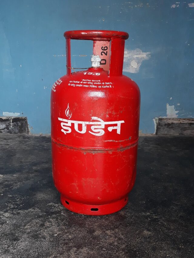 बड़ी राहत! कमर्शियल LPG सिलेंडर सस्ता