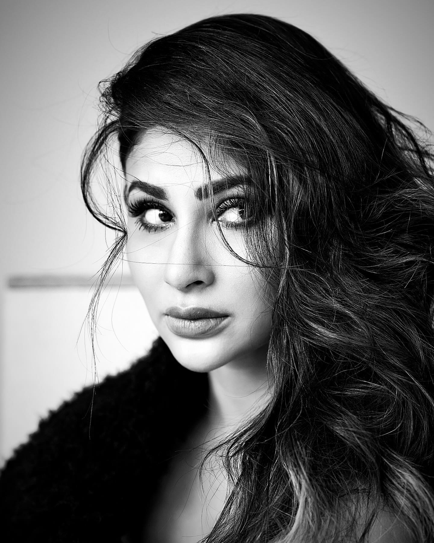 Mouni Roy Stunning New Look...