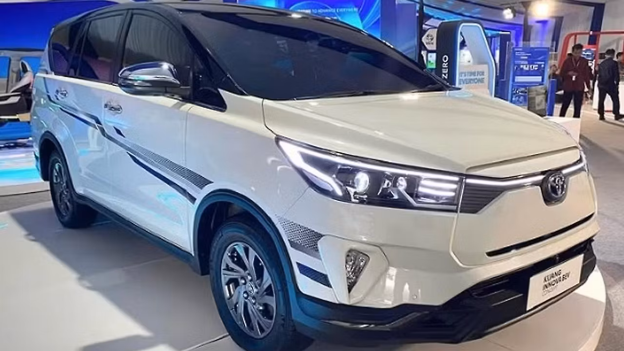 Toyota Innova Crysta 2025 –...