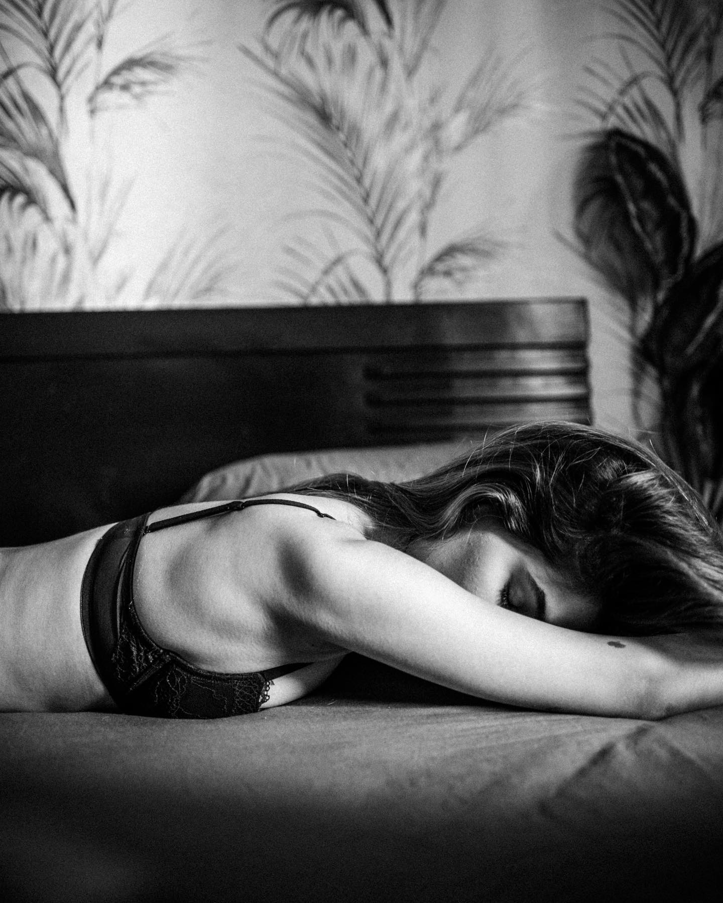 Actress Karishma Sharma Flaunt Toned...