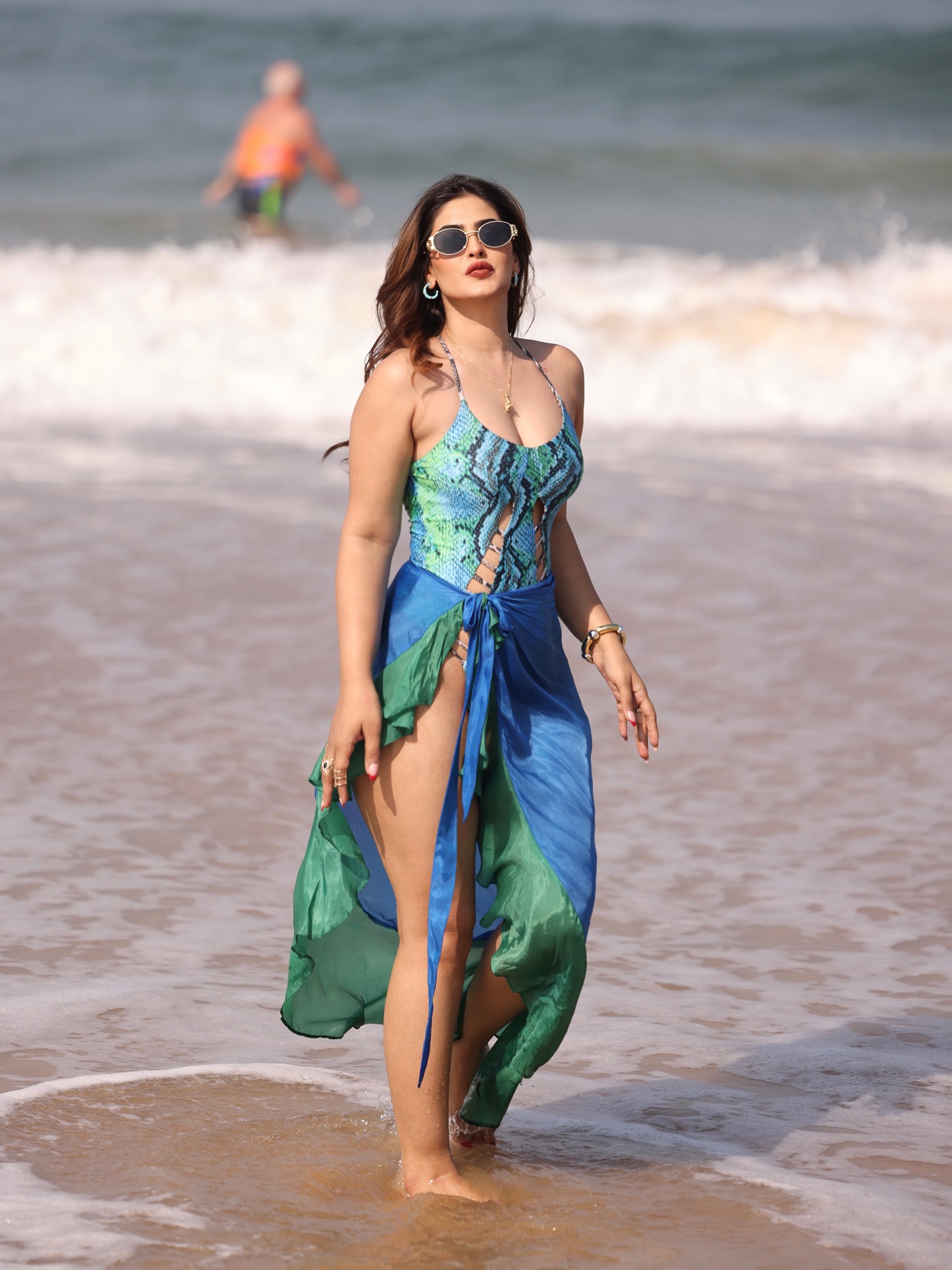 Actress Karishma Sharma Flaunt Toned...