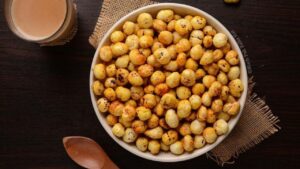 3 Oil-Free Ways to Roast Makhana for a Crunchy, Healthy Snack
