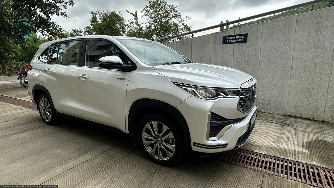 Toyota Innova HyCross 2025: A...