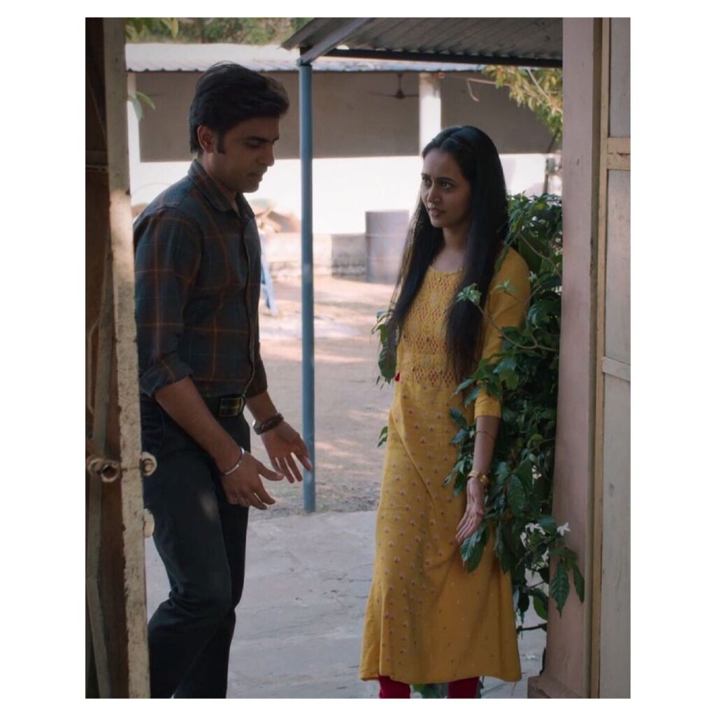 Panchayat 4 – Rinki & Sachiv Ji Unseen Romantic photos viral on Internet, See INSIDE