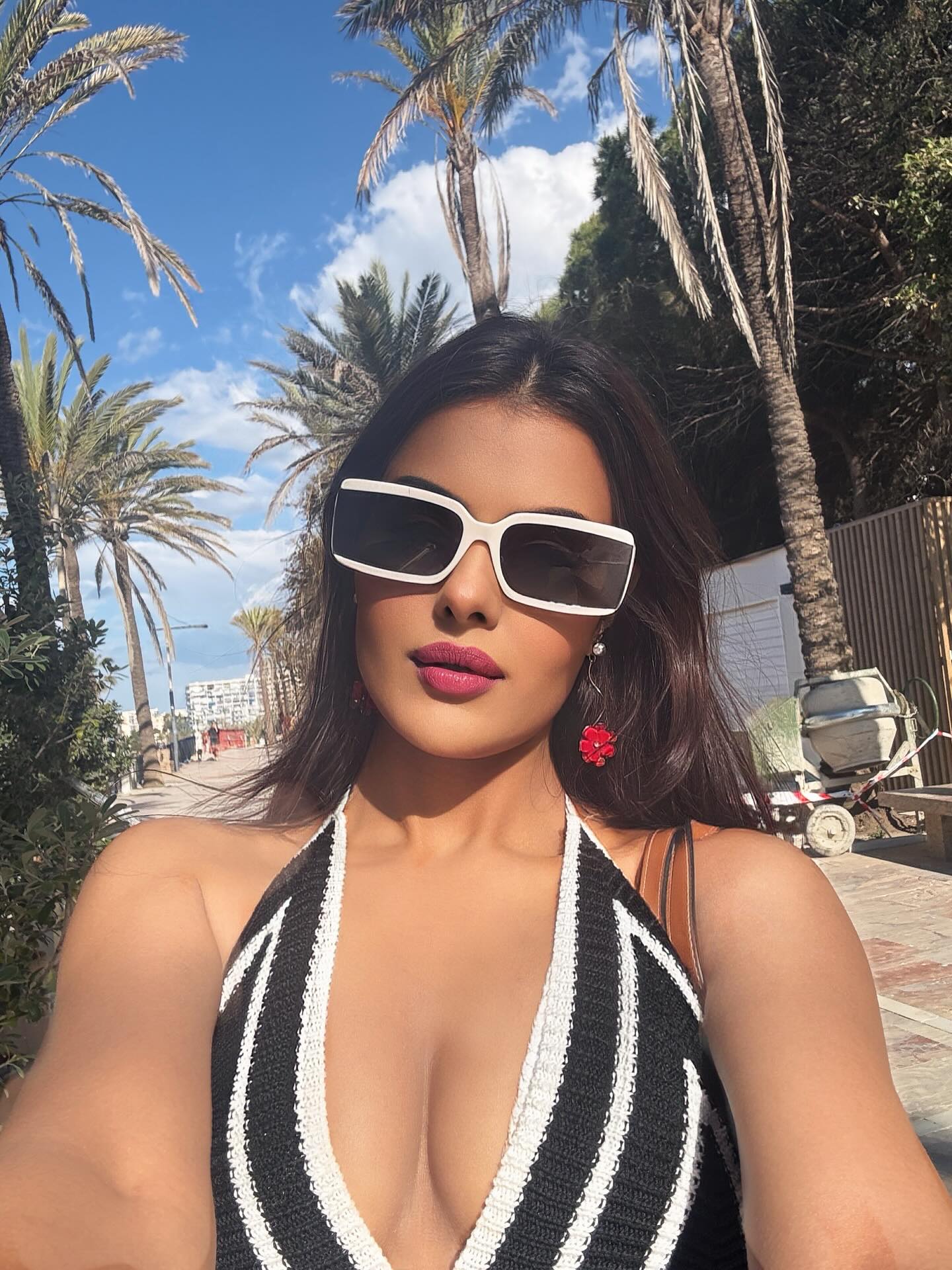 Priyanka Chahar Choudhary Flaunts Glamorous...