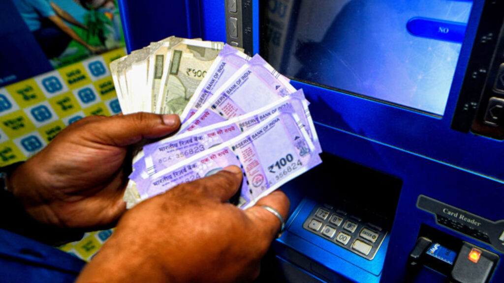 SBI has started cardless cash withdrawal through UPI QR code, Know the details