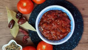 spicy tomato-garlic chutney : 10 मिनट में तैयार होने वाली स्वाद बम रेसिपी
