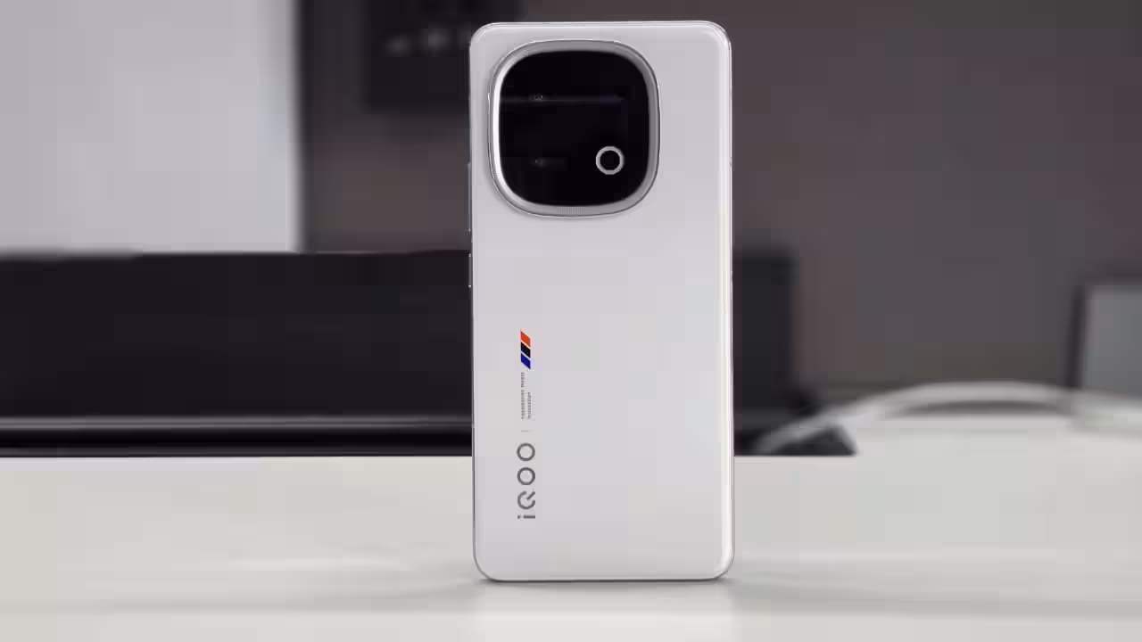 Engaging & Fact-Checked: iQOO 13...