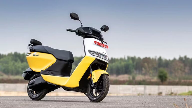 159 km Range and Smart Features Make This Rs.1.37 Lakh E-Scooter a Strong Ola and Bajaj Competitor