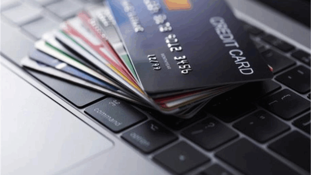 क्रेडिट कार्ड का बिल में फटाक से देखें ये चार्जेस, नहीं तो सैलरी में लग जाएगी चपत!