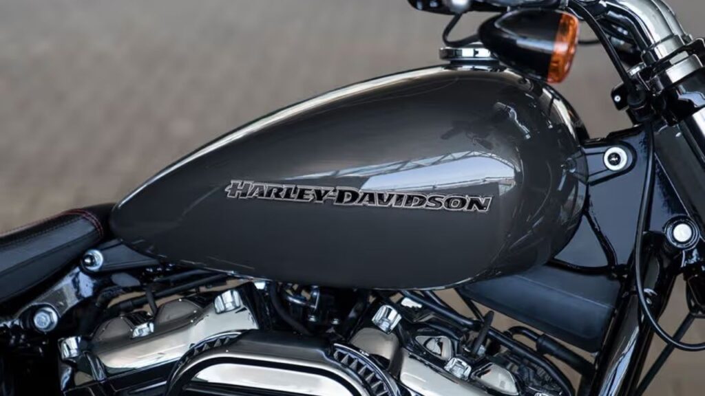 Royal Enfield Classic की कीमत में मिलेगी Harley-Davidson की धांसू बाइक! जानें कौन सी है बेहतर डील