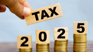 ITR Return 2025: अगर खाते में आ जाता है टैक्स रिफंड का ज्यादा पैसा, तो तुरंत करें ये काम, वरना हो सकती है जेल