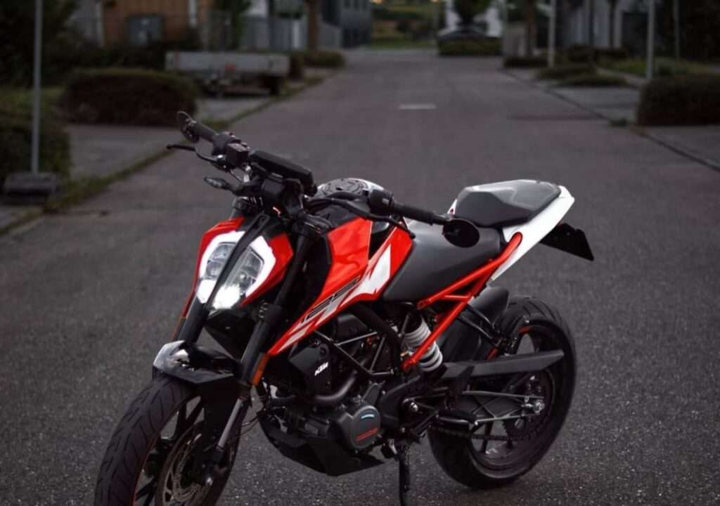 KTM Duke 200 Review – The Ultimate Street Beast for Thrill Seekers