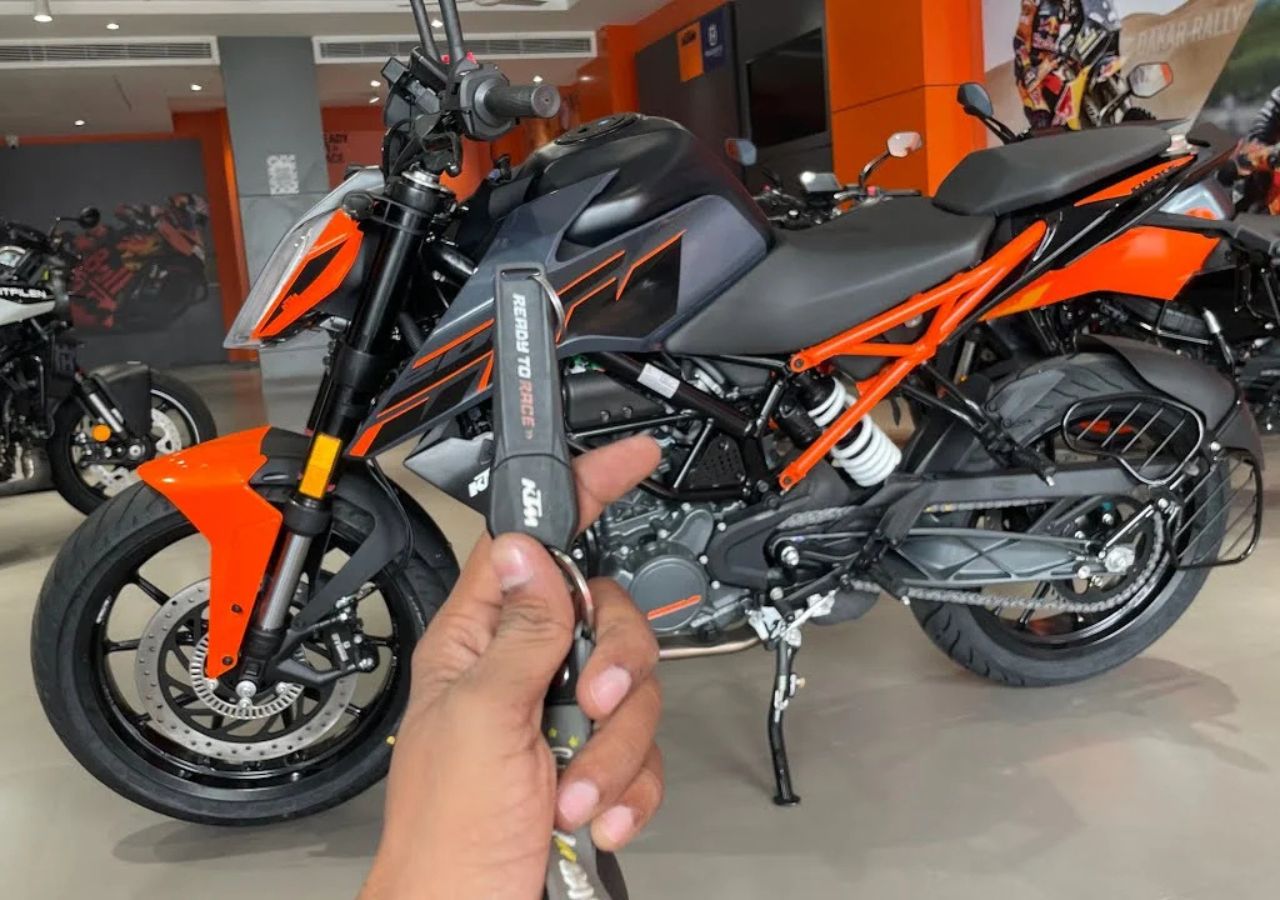 KTM Duke 200 2025 Review:...