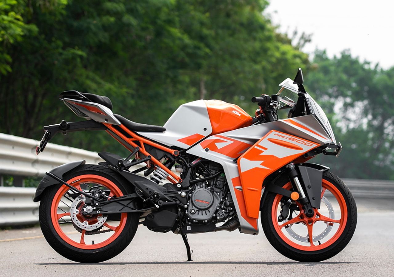 KTM Duke 200 2025 Review:...