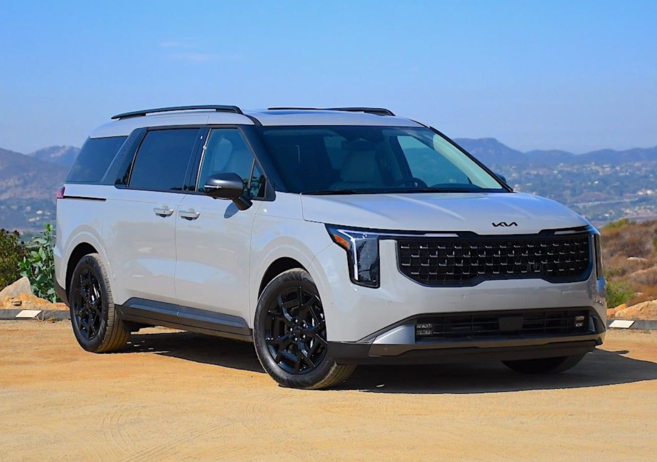 Kia Carnival 2025 Review: The...