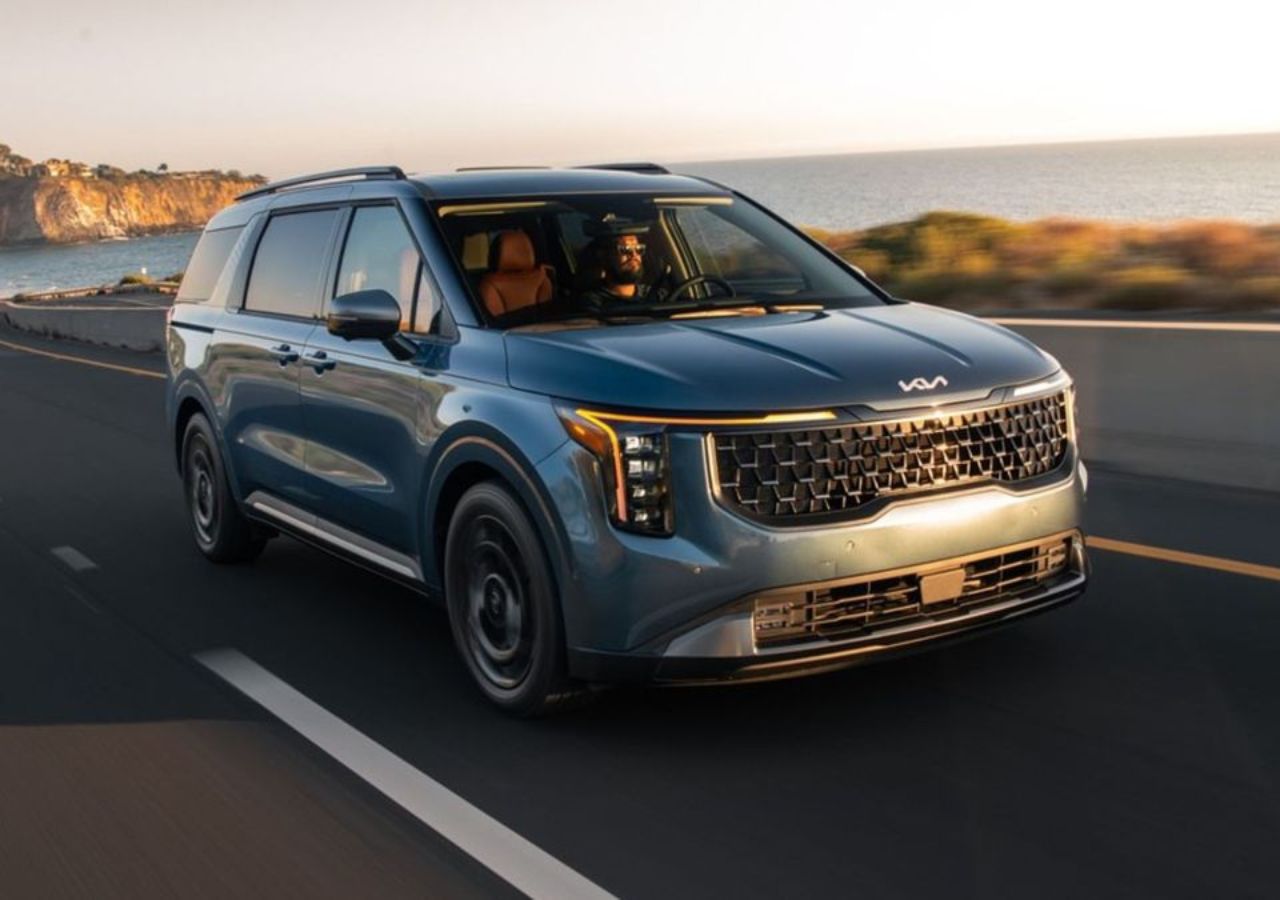 Kia Carnival 2025 Review: The...