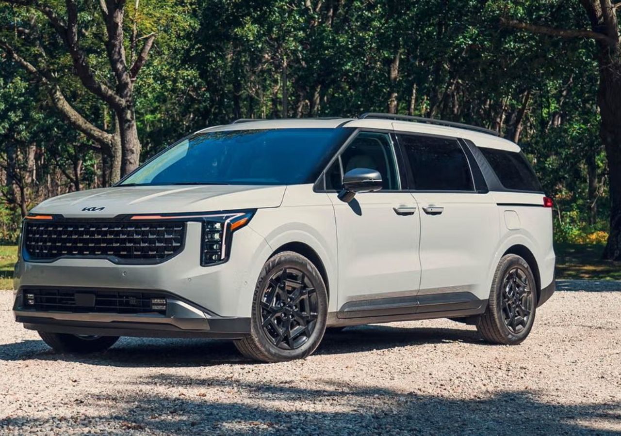 Kia Carnival 2025 Review: The...