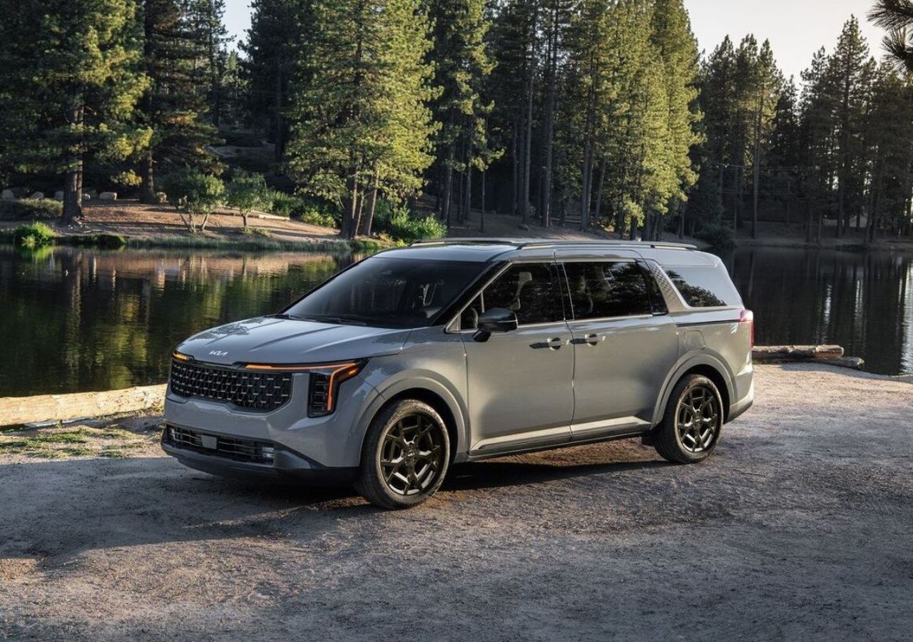 Kia Carnival 2025 Review: The...
