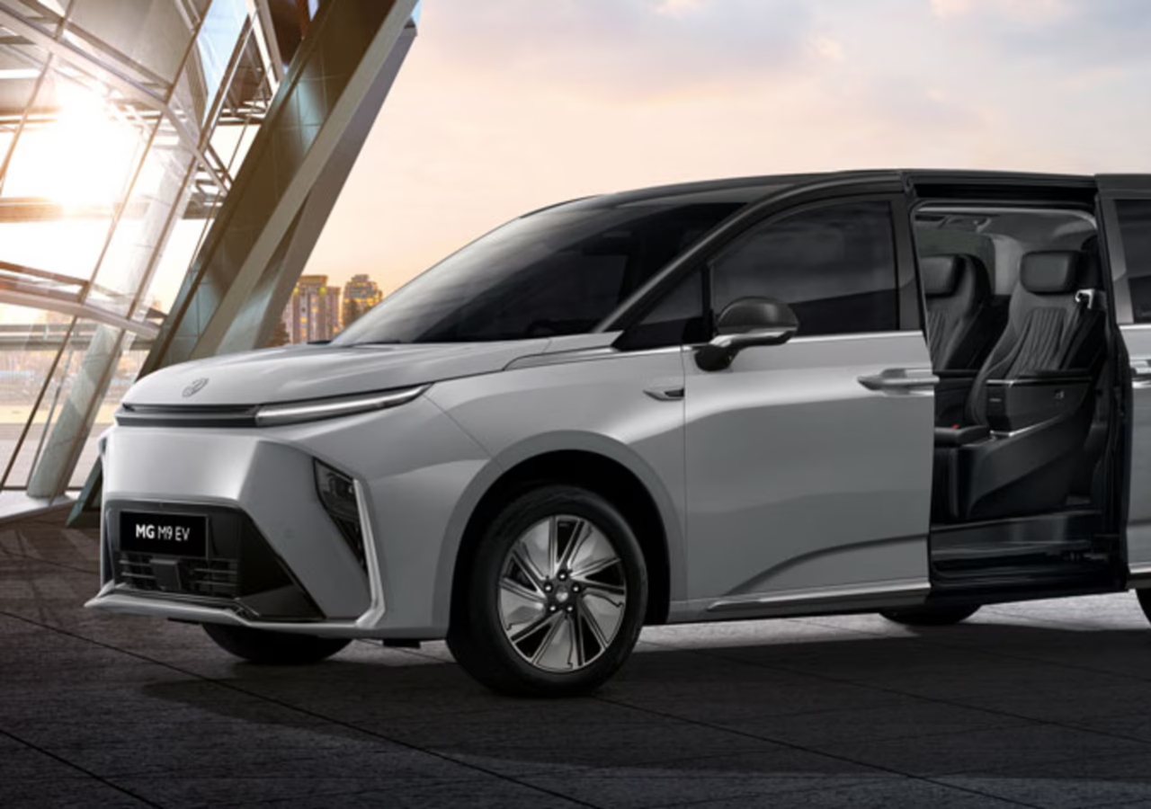MG M9 Electric MPV Launch...
