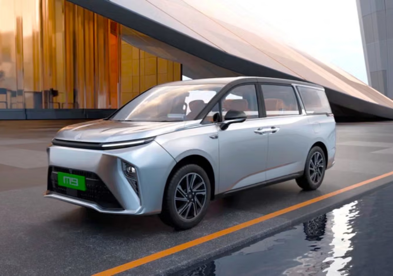 MG M9 Electric MPV Launch...