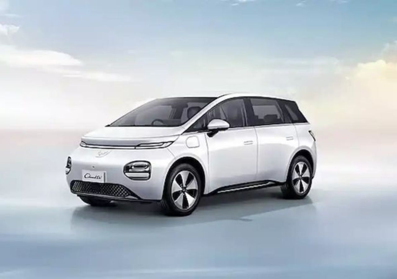 MG Windsor EV Launched: Luxury...