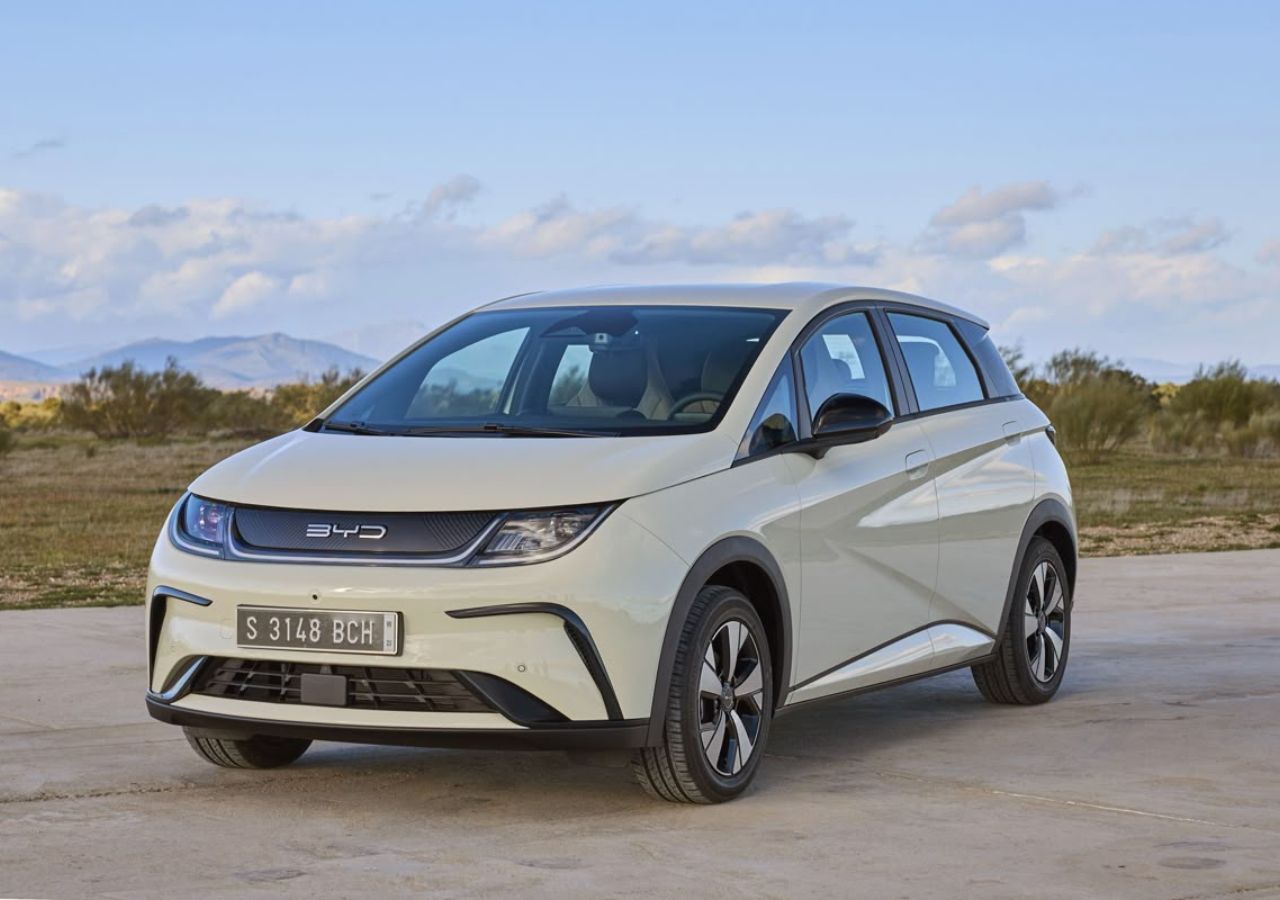 MG Windsor EV Launched: Luxury...