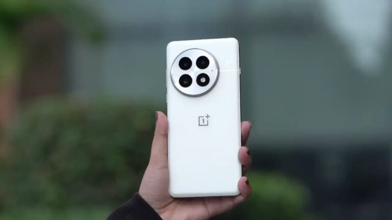 OnePlus 13 Deal: Rs 8,300 Off and Free Case Makes It a Perfect Time to Buy